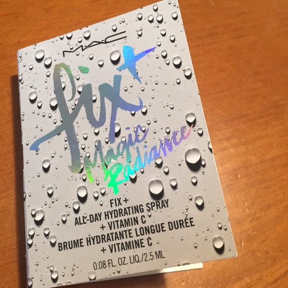 MAC Fix + Magic Radiance Setting Spray - Picture 3 of 11